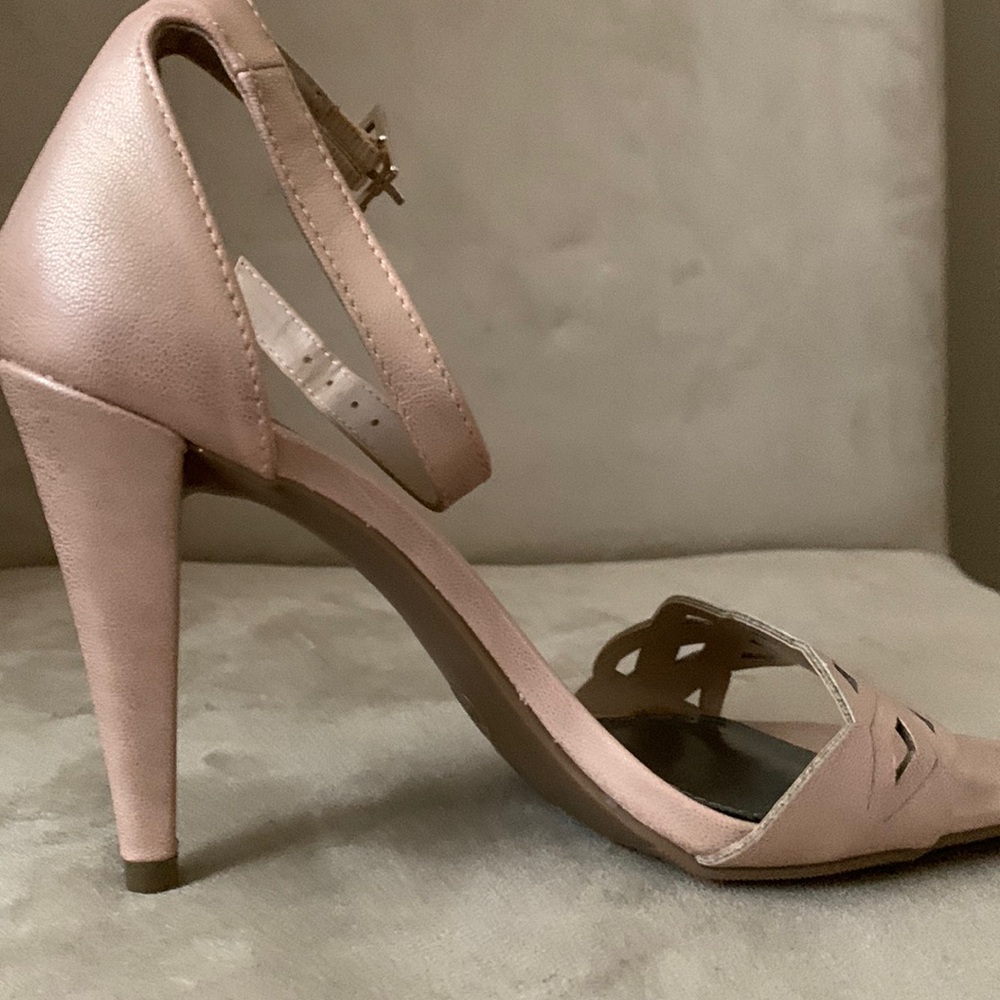 Medium Rose color heel/ sandals worn for wedding 1 time.  Great condition.